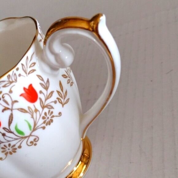 Vintage Queen‎ Anne Bone China Creamer Gold Trim Small Red Tulips Border - Picture 10 of 11